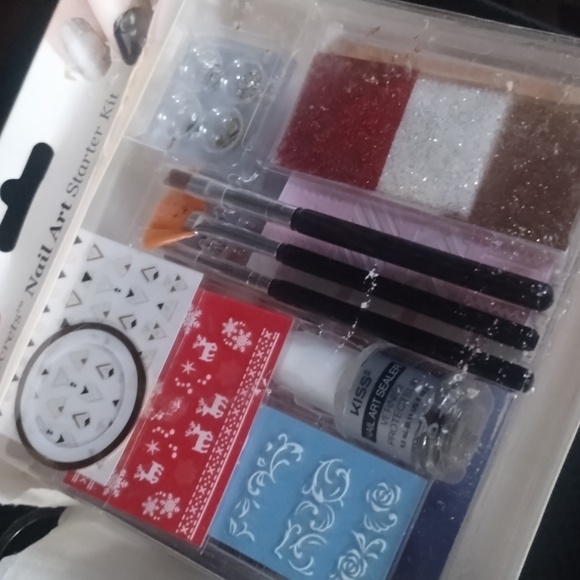 CHRISTMAS #10 PRICE REDUCED PC KISS NAIL ART  NIB=NWT - Picture 3 of 16